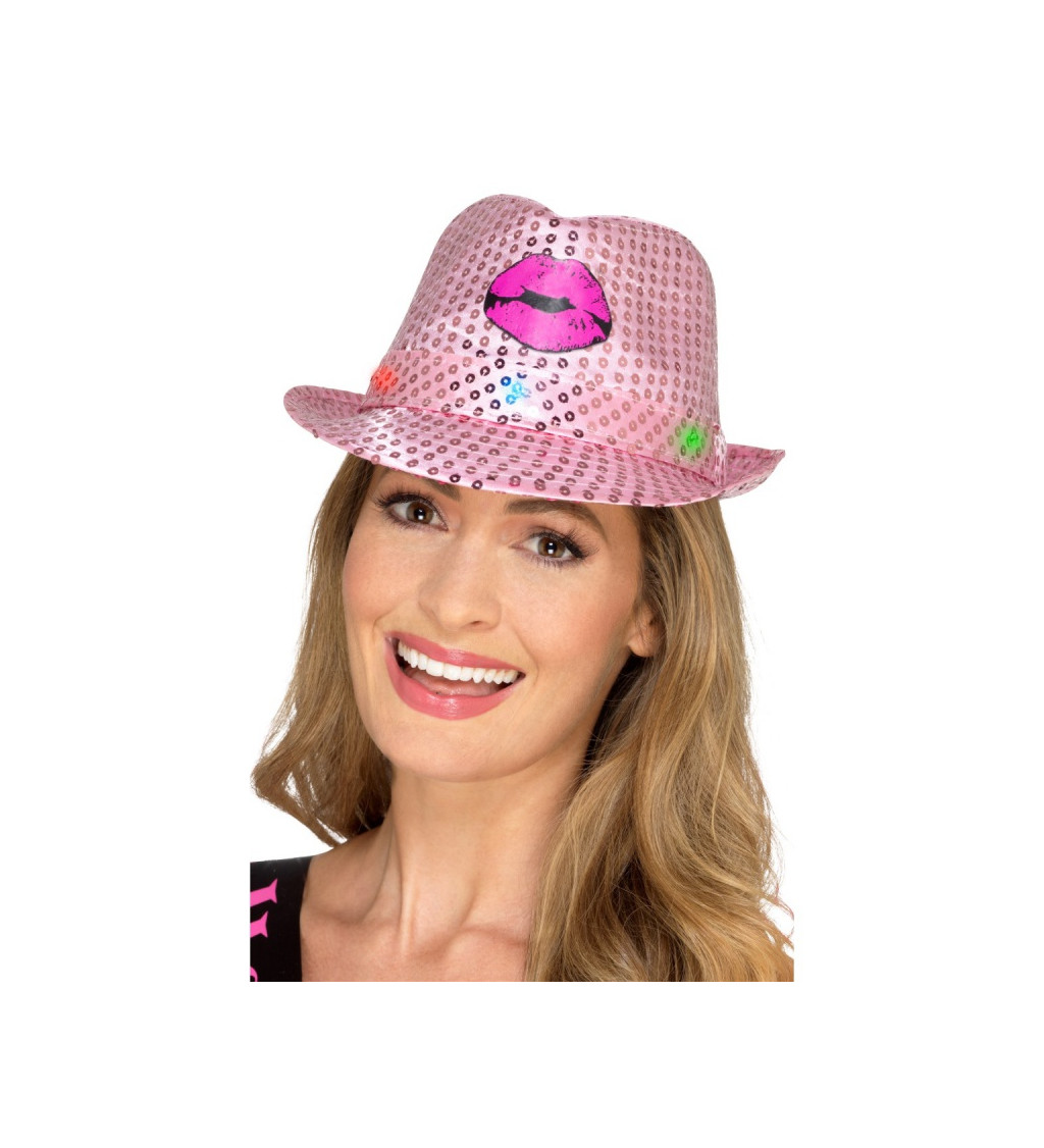 Světle růžový klobouk s flitry