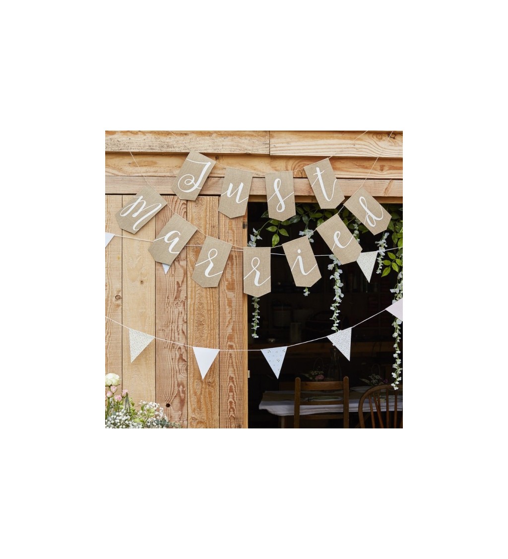 Svatební girlanda s nápisem Just Married 