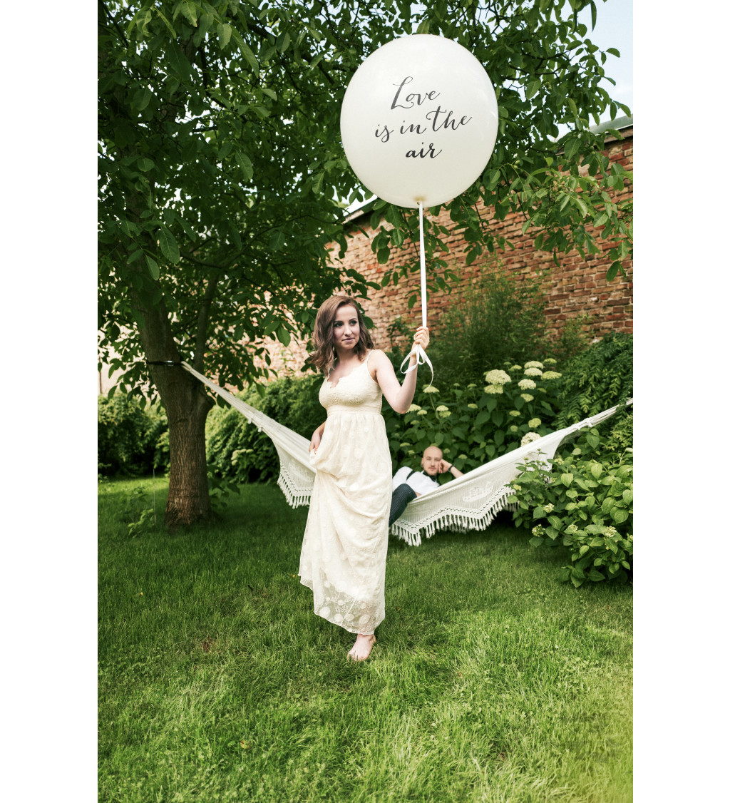 Latexový balónek obří bílý Love is in the air 1 m