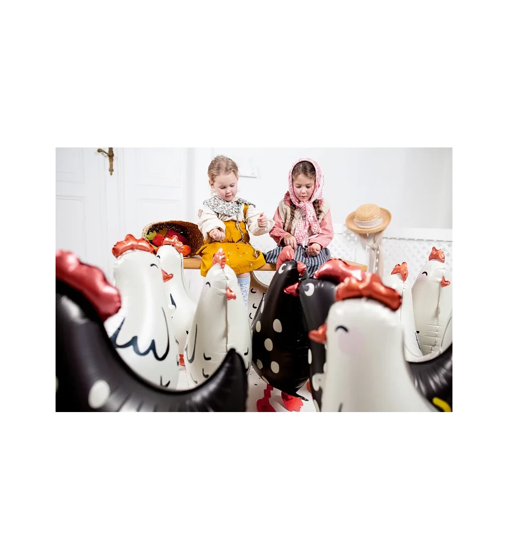 Chodící fóliový balónek černá slepička 45 cm