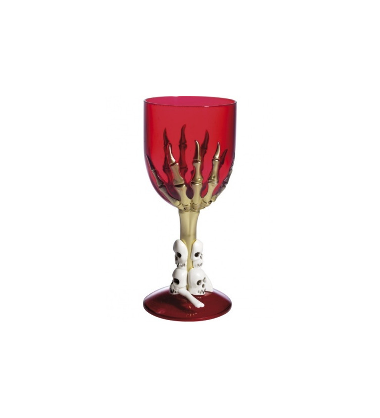 Červený pohár s rukou kostlivce